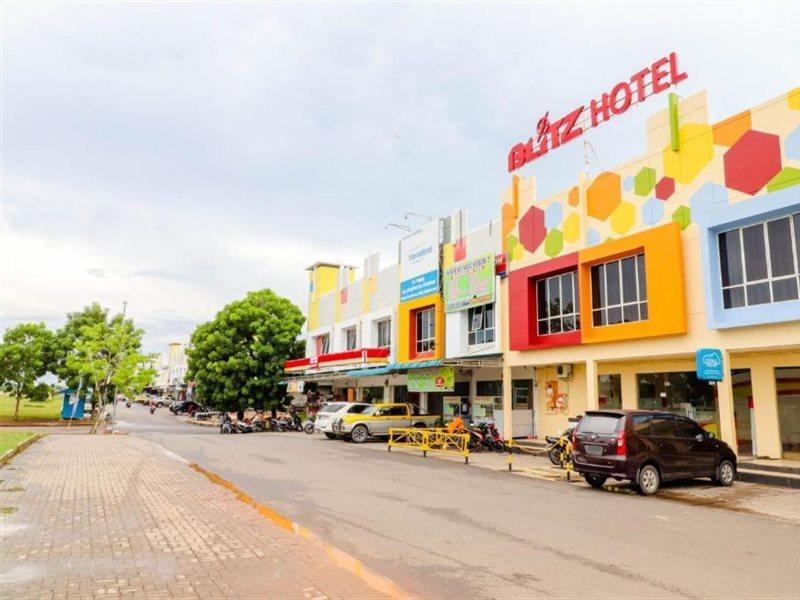 Blitz Hotel Batam Exterior foto