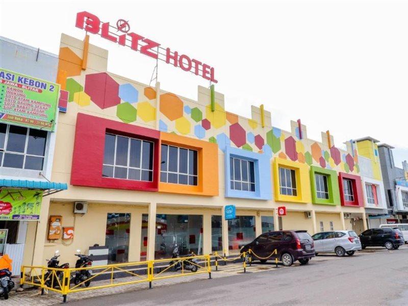 Blitz Hotel Batam Exterior foto
