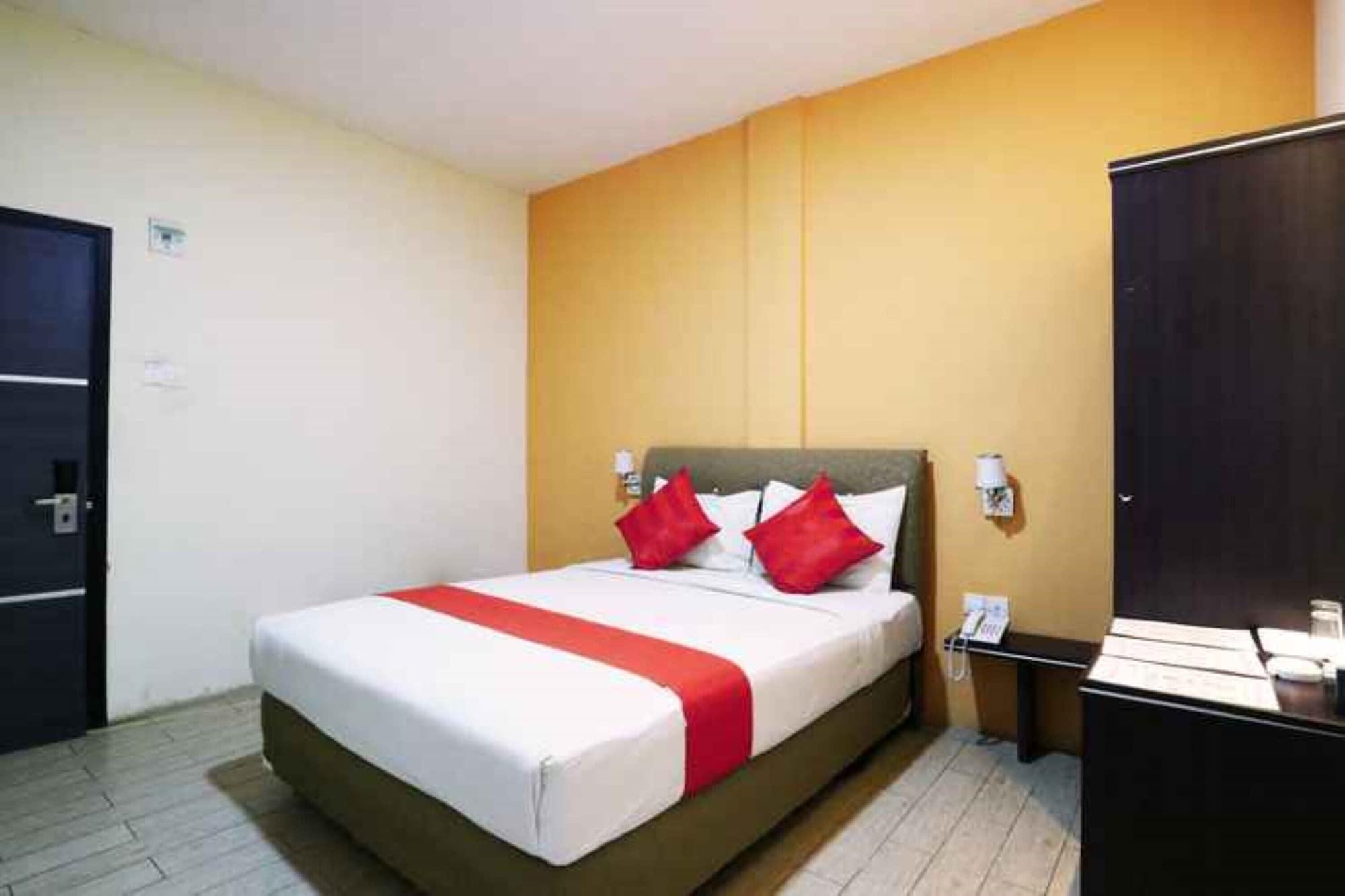 Blitz Hotel Batam Exterior foto