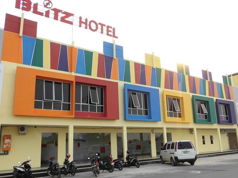 Blitz Hotel Batam Exterior foto