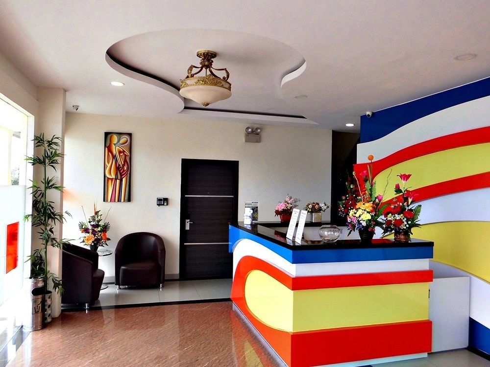 Blitz Hotel Batam Exterior foto