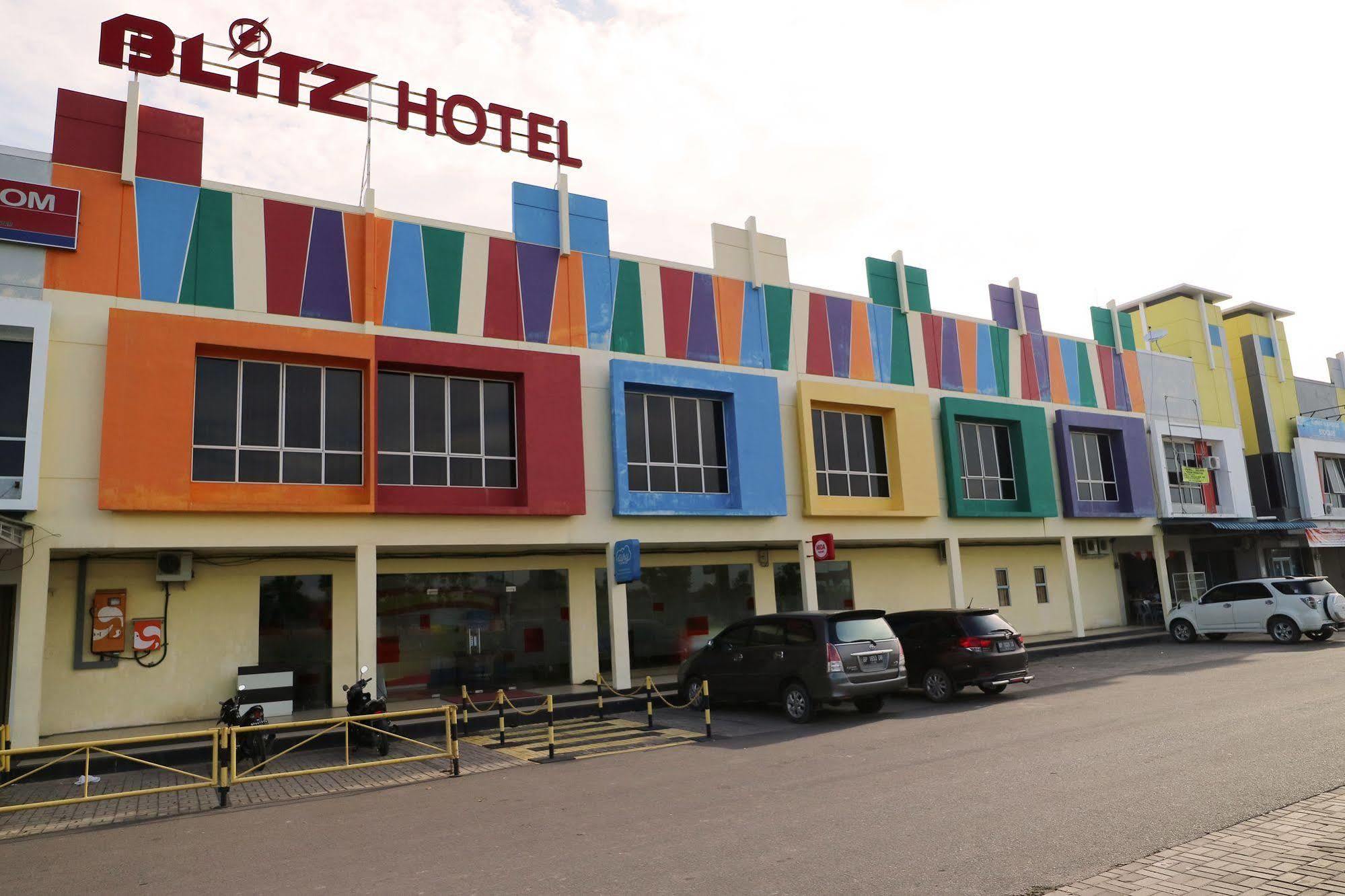 Blitz Hotel Batam Exterior foto
