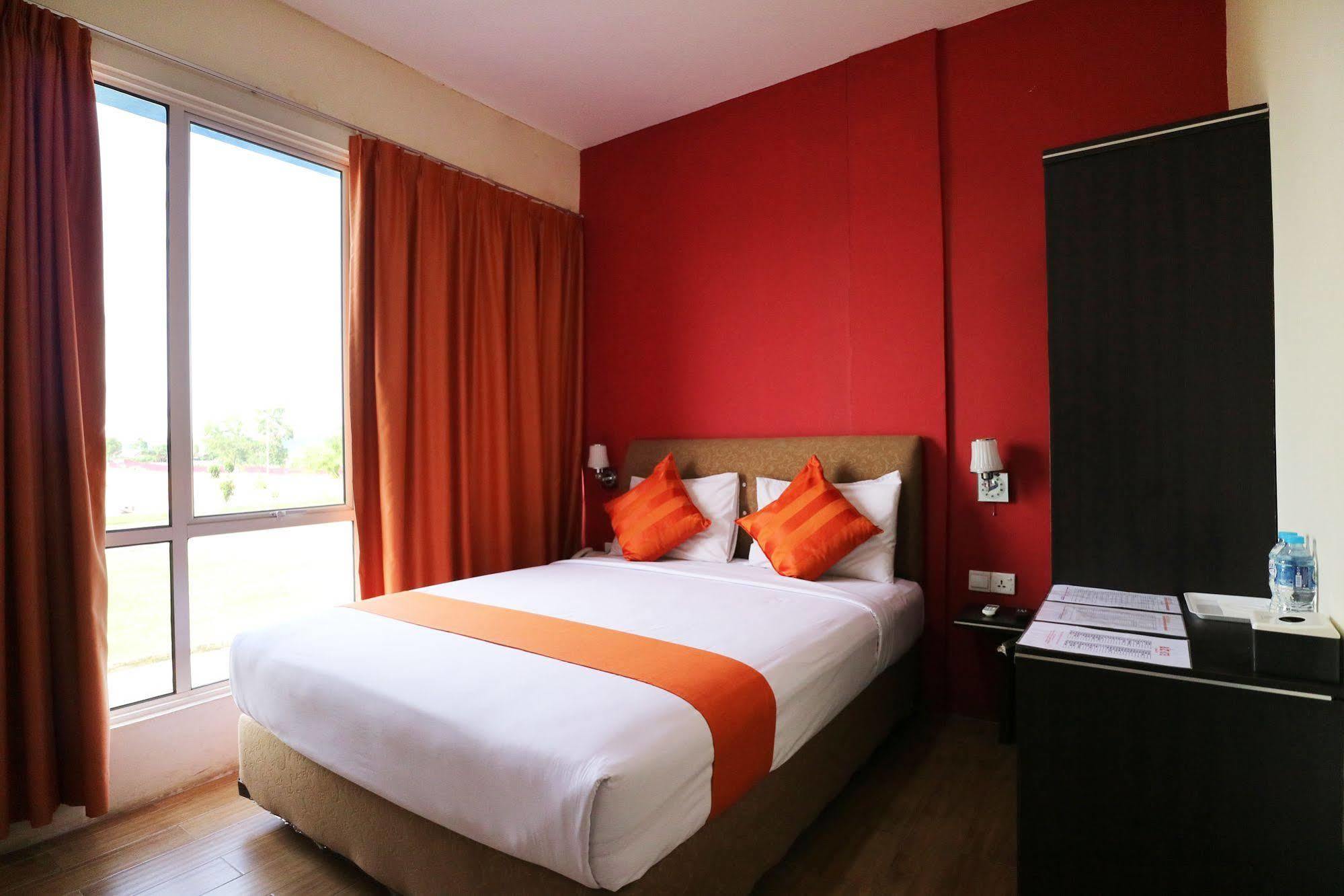 Blitz Hotel Batam Exterior foto