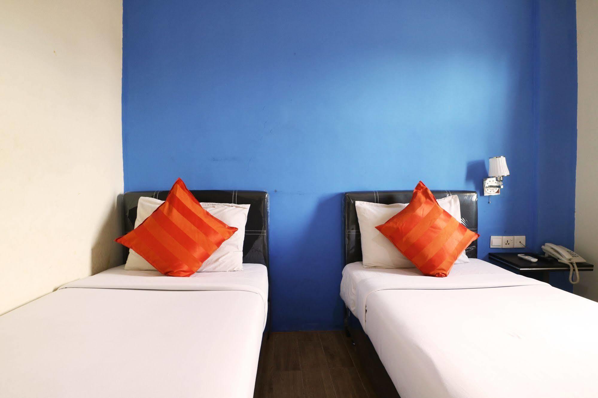 Blitz Hotel Batam Exterior foto