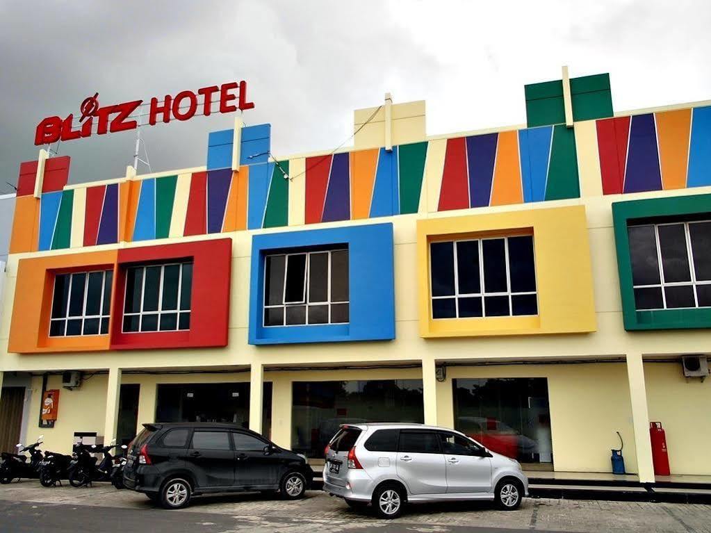 Blitz Hotel Batam Exterior foto