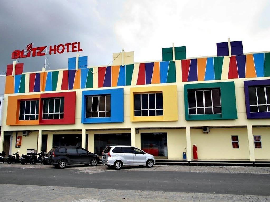 Blitz Hotel Batam Exterior foto